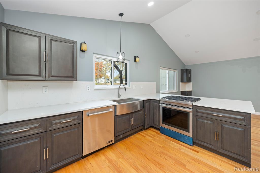 5731 FARMINGTON Road, West Bloomfield, MI — Photo 15