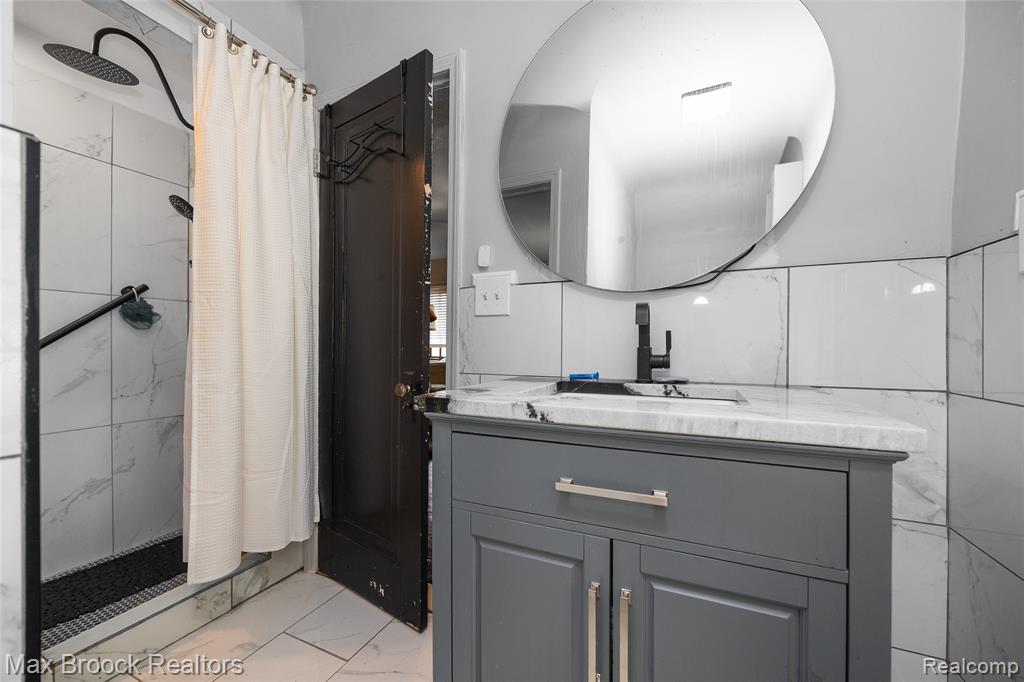 20096 Shrewsbury Road, Detroit, MI 48221 — Photo 37