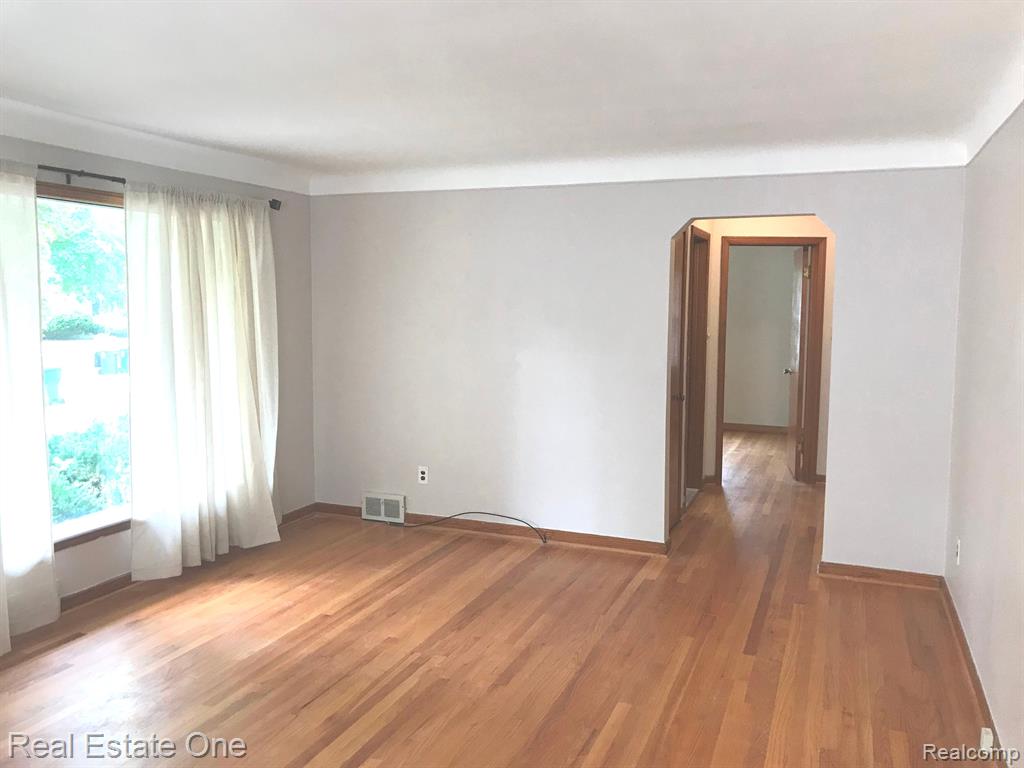 706 SYMES Avenue, Royal Oak, MI 48067 — Photo 3