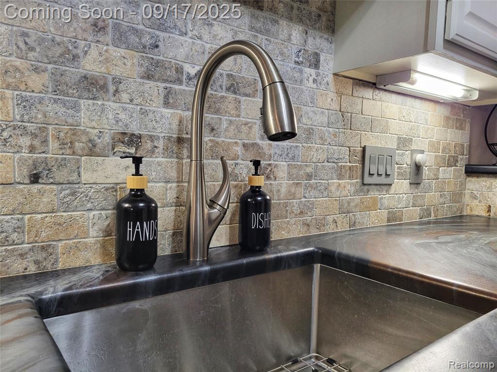 5566 Elmhurst Drive, Trenton, MI 48183 — Photo 13