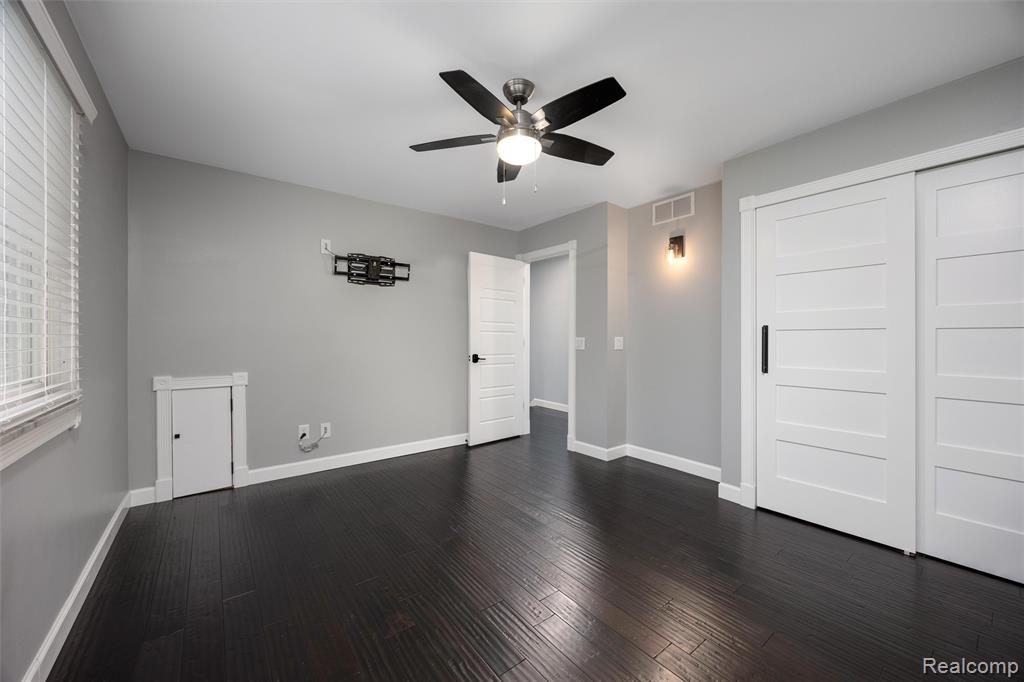 3600 Woodview Avenue, West Bloomfield, MI 48324 — Photo 17