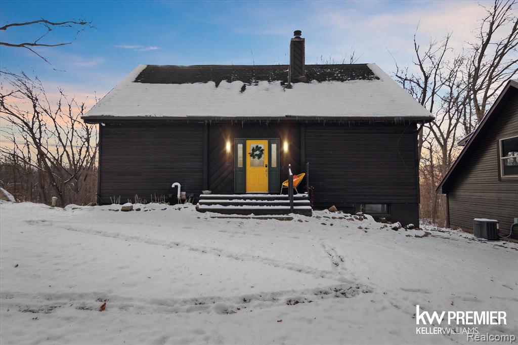 897 Annie Lang Drive, Milford, MI 48381 — front exterior
