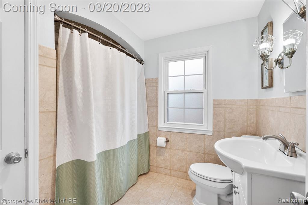 1922 Norwood Drive, Grosse Pointe Woods, MI 48236 — Photo 32