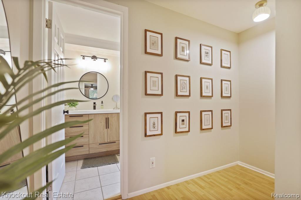6157 Barker Circle, Waterford, MI 48329 — Photo 31