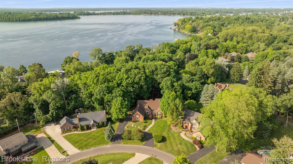 4237 WOODLANDS Lane, Orchard Lake Village, MI 48323 — Photo 50