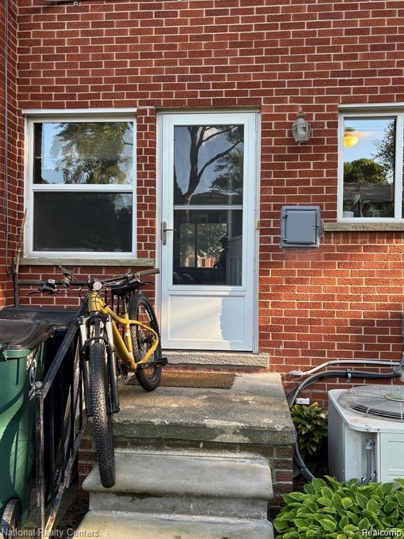 504 W Houstonia Avenue, Royal Oak, MI 48073 — Photo 12
