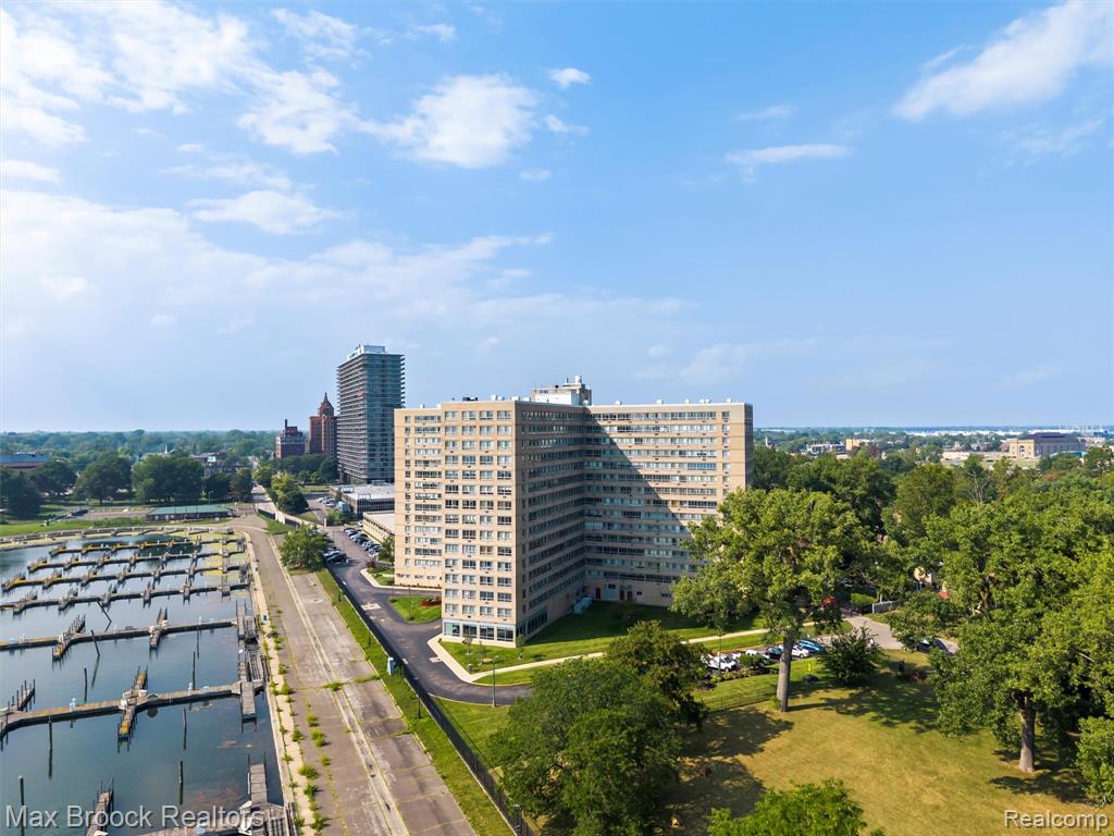 8900 E Jefferson Avenue Avenue, 620, Detroit, MI 48214 — Photo 2