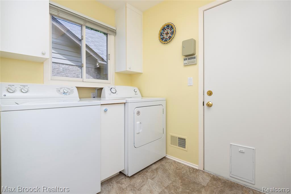 4860 Lagoons Circle, West Bloomfield, MI 48323 — Photo 31