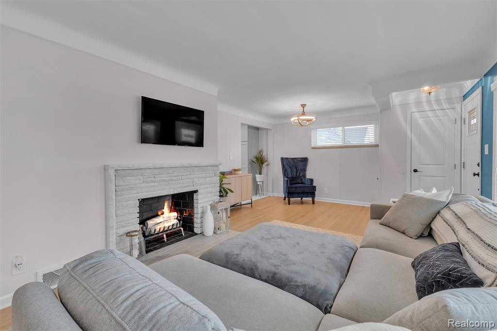 765 Vernier Road, Grosse Pointe Woods, MI 48236 — Photo 10