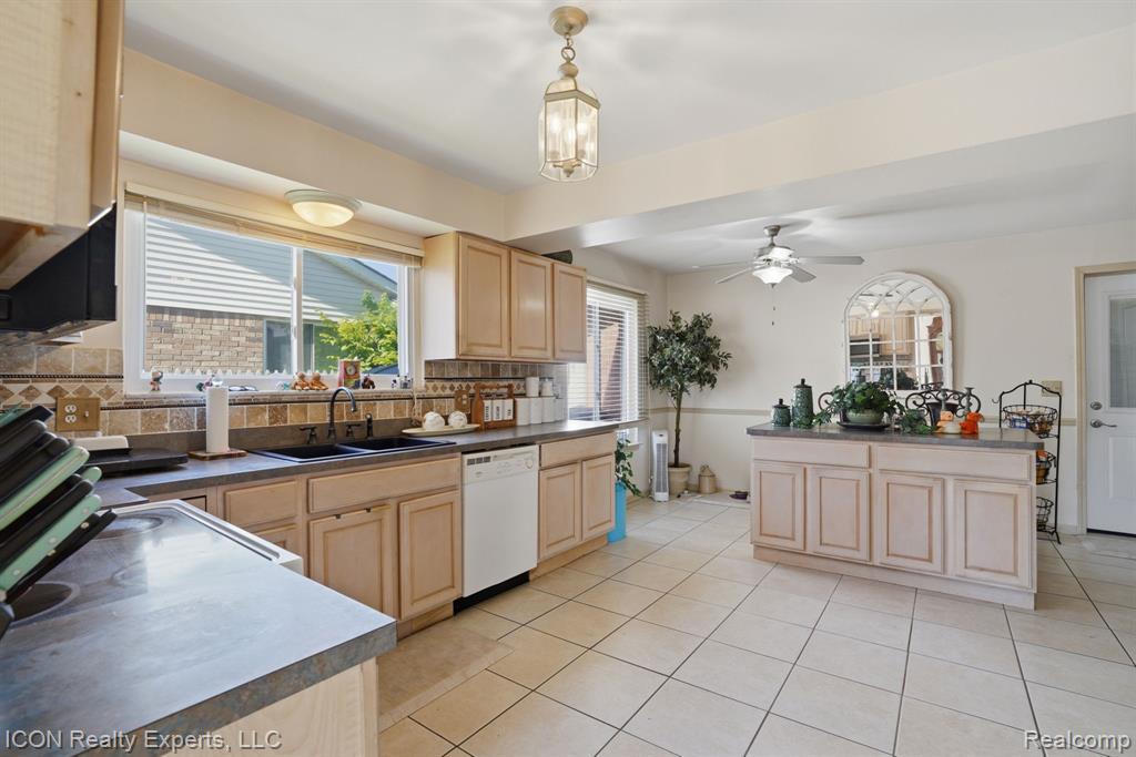 40567 Santoni Drive, Clinton Twp, MI 48038 — Photo 15