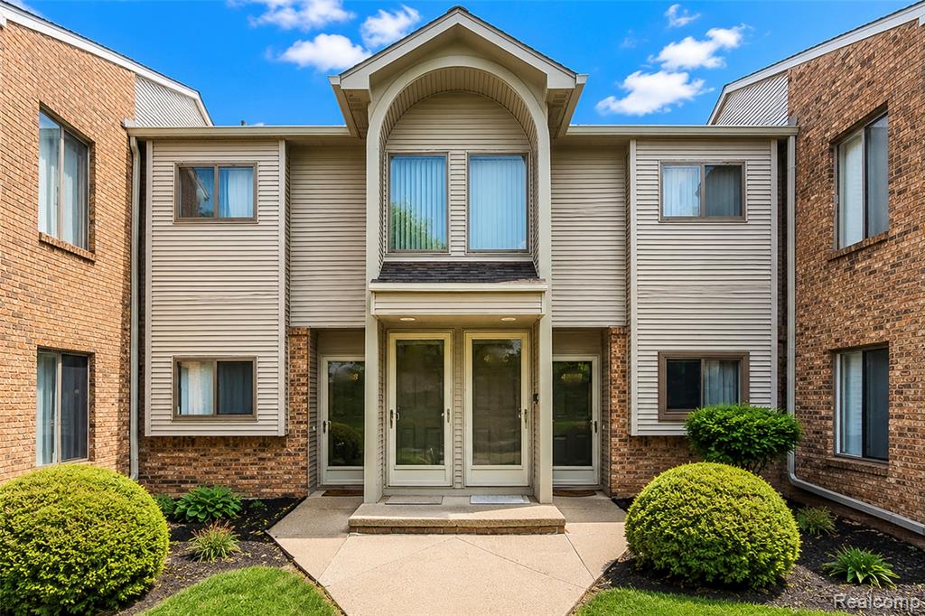 42764 Lilley Pointe Drive, 165, Canton, MI 48187 — Photo 2