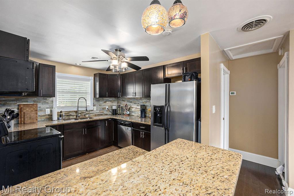 7520 Starville Road, Cottrellville, MI — Photo 9