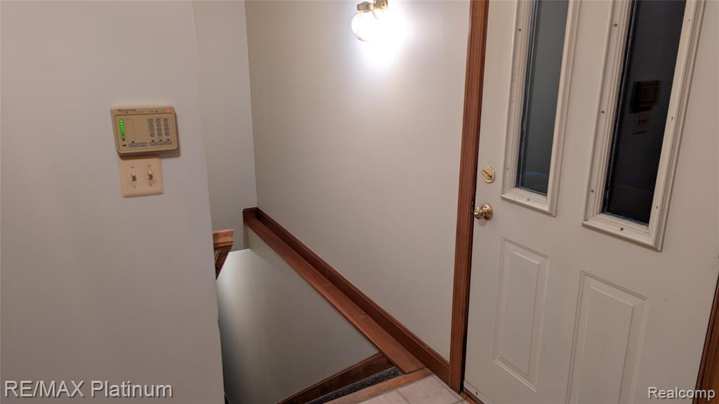 4066 W Knoll, Milford, MI 48380 — Photo 43