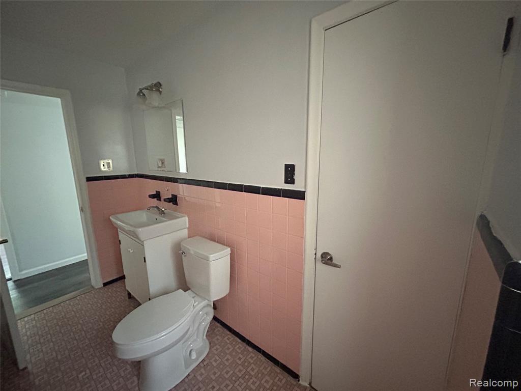 4987 Roosevelt Boulevard, Dearborn Heights, MI 48125 — Photo 21