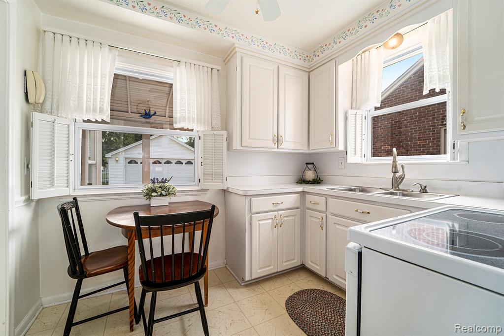 916 N Rosevere Avenue, Dearborn, MI 48128 — Photo 6
