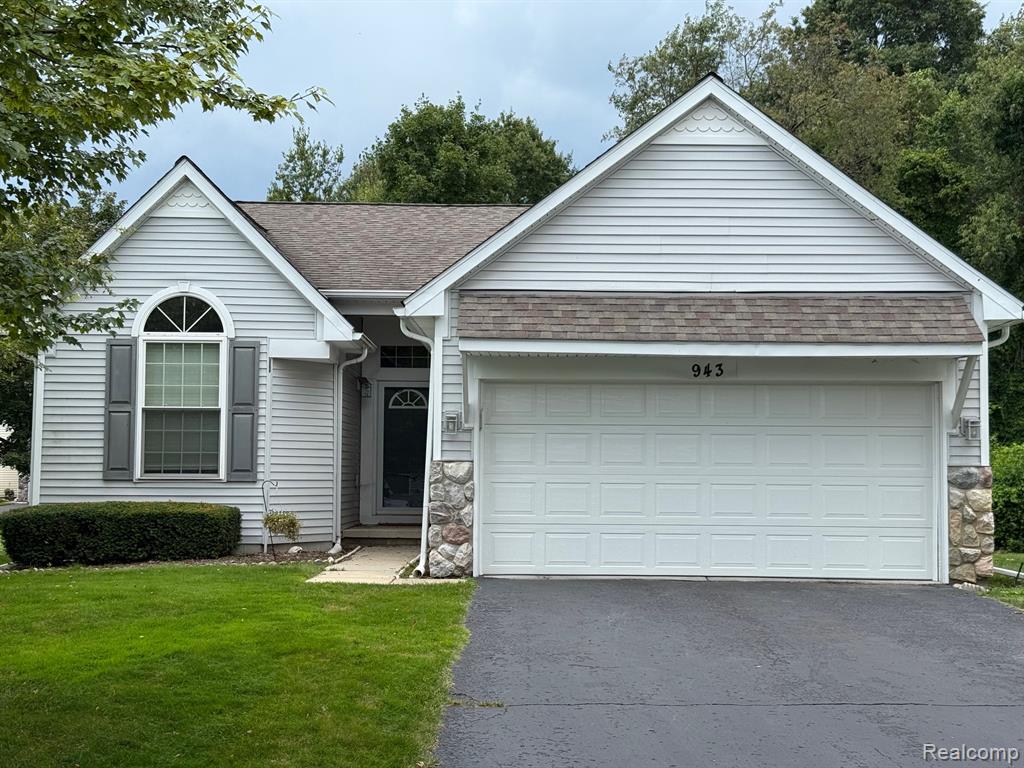 943 RIKKI ANN, Wixom, MI — front exterior