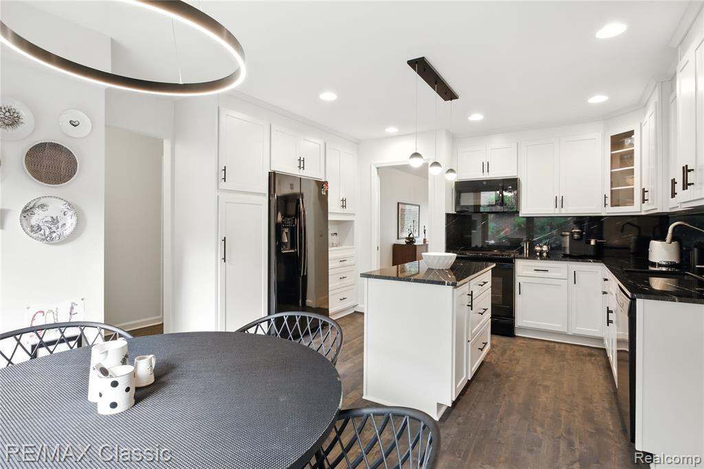 4022 CHABLIS Street, West Bloomfield, MI 48323 — Photo 25