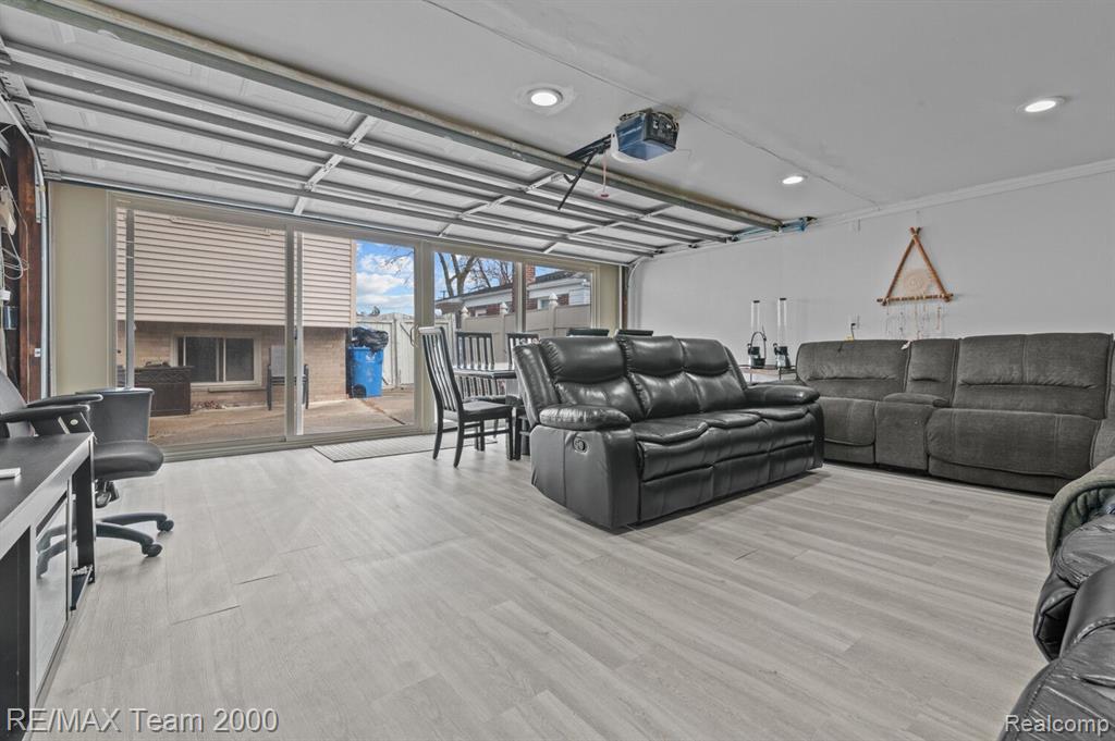 6751 N CHARLESWORTH Street, Dearborn Heights, MI 48127 — Photo 27