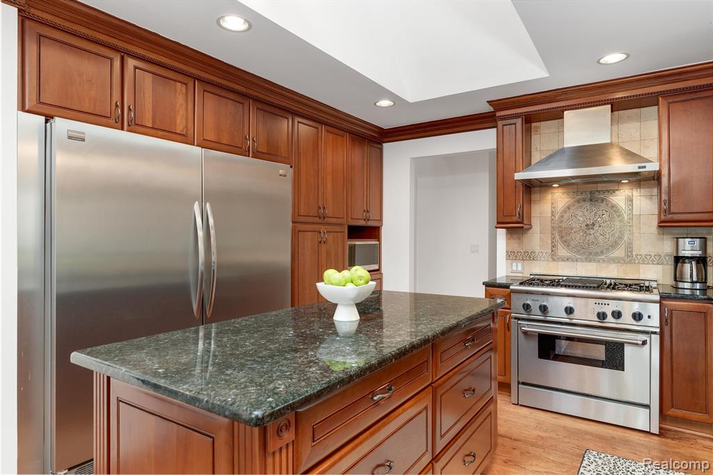 5035 Oakbrooke Drive, West Bloomfield, MI 48323 — Photo 12