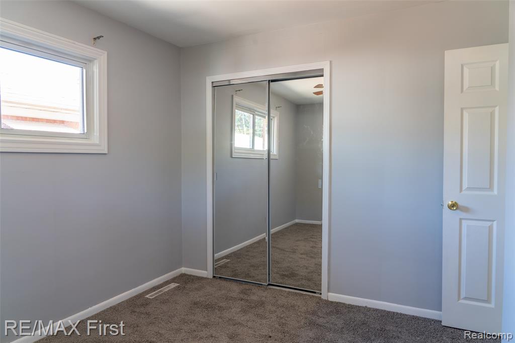 7257 State Park, Center Line, MI 48015 — Photo 22