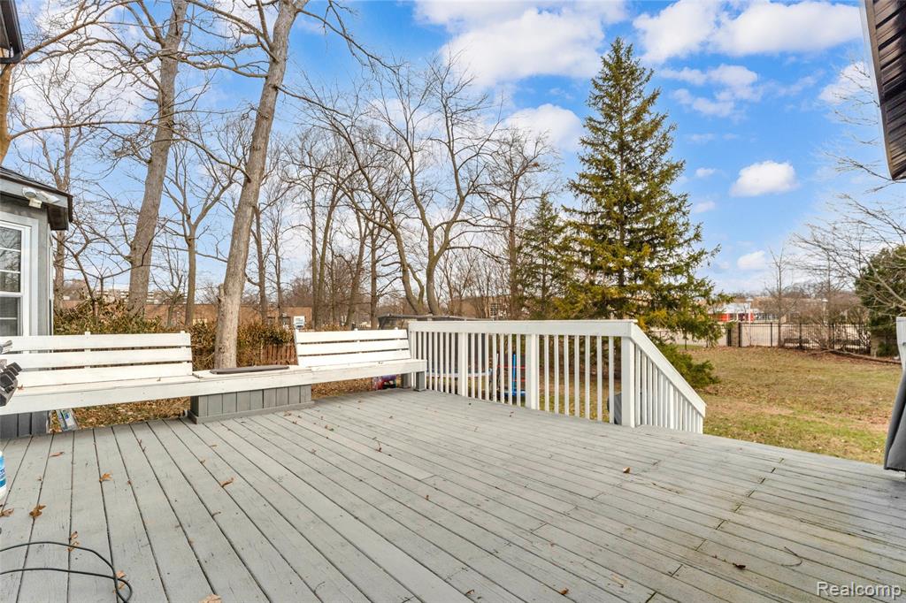 648 Lansdowne Drive, Westland, MI — Photo 32