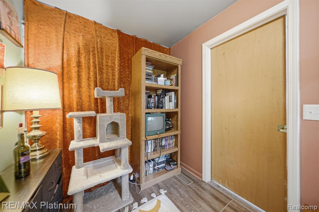 5630 Glen Echo Drive, Howell, MI 48843 — Photo 23