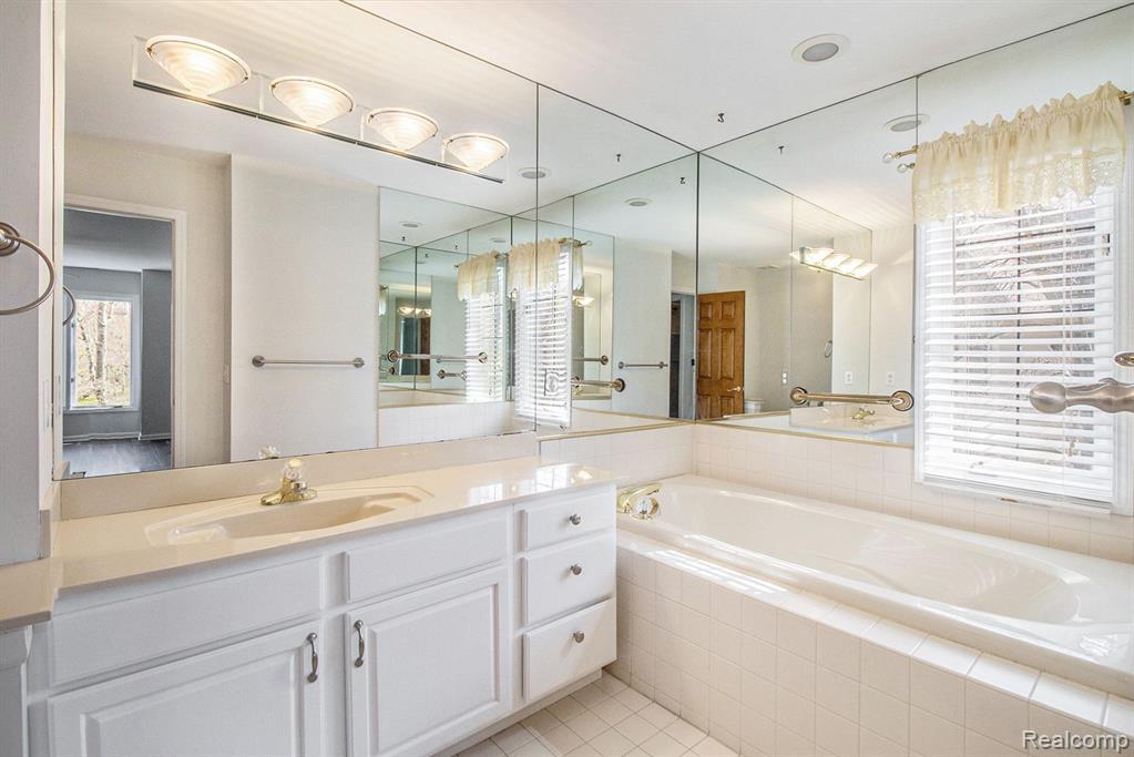 4592 GLEN EAGLES Drive, Brighton, MI 48116 — Photo 14