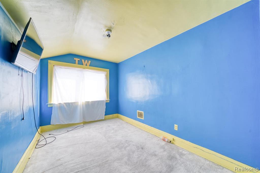 15509 Holmur Street - Photo 4