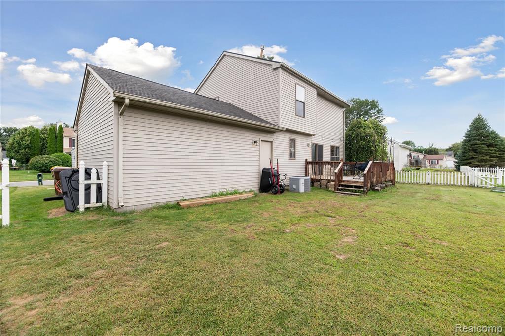 729 Cricket Crossing, Pinckney, MI 48169 — Photo 36