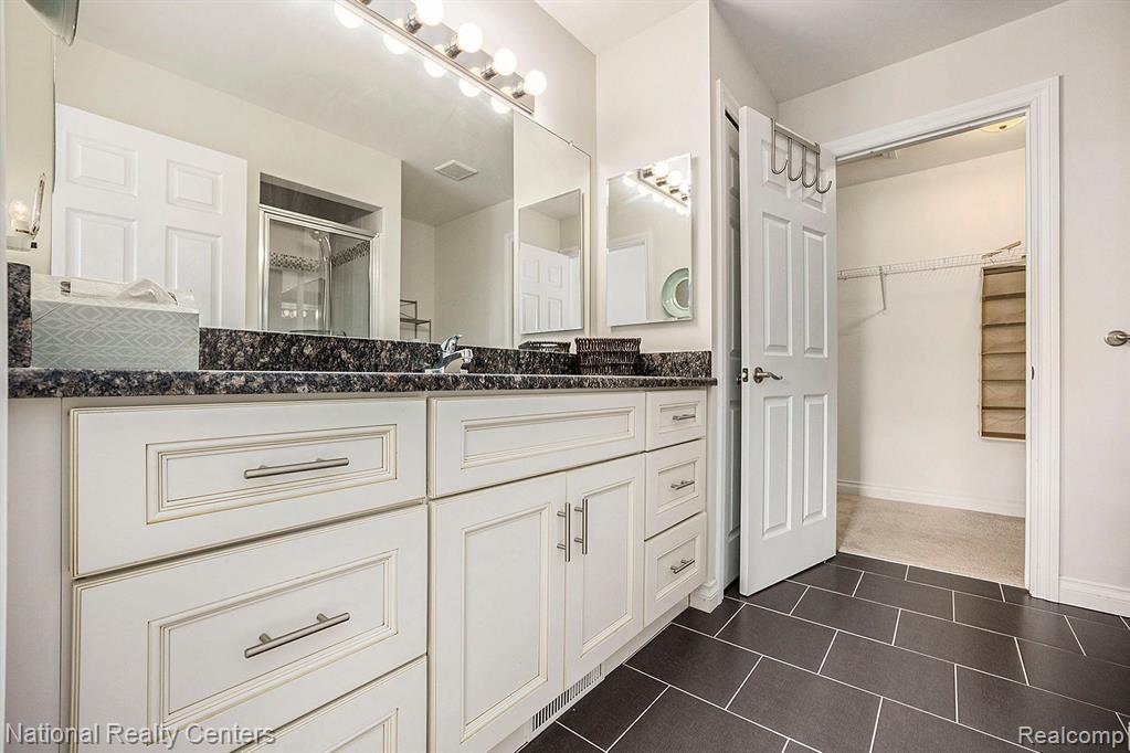 51185 DUNSTON Lane, Chesterfield, MI — Photo 9