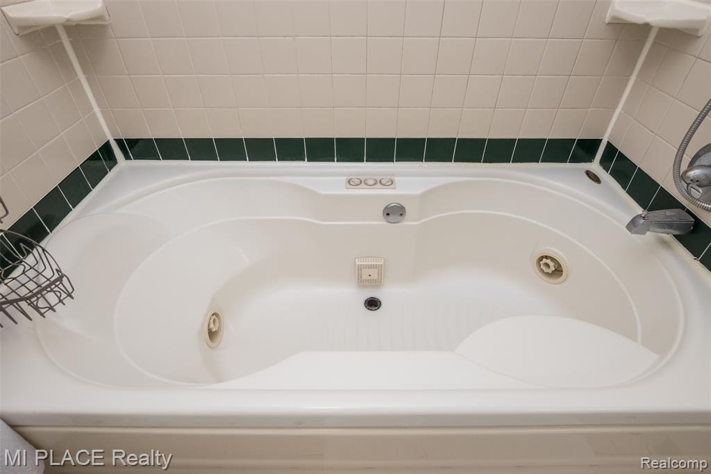 1599 Brentwood Drive, Troy, MI 48098 — Photo 32