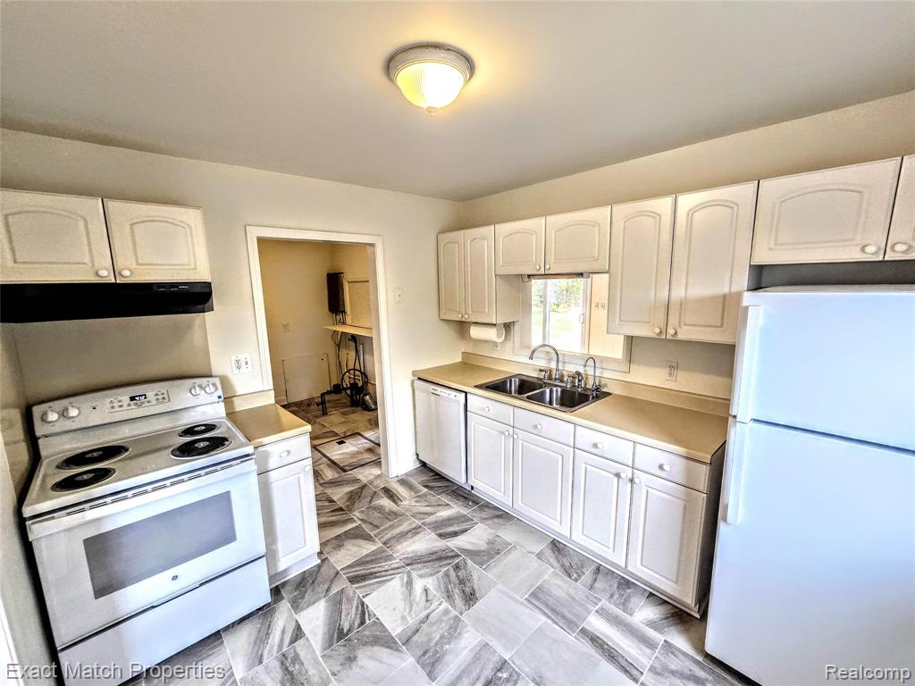 4935 Pontiac Lake Road, Waterford, MI 48328 — Photo 5