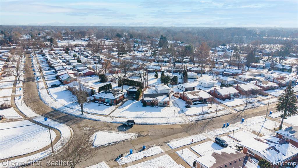 8680 Mercedes Street, Dearborn Heights, MI 48127 — Photo 31
