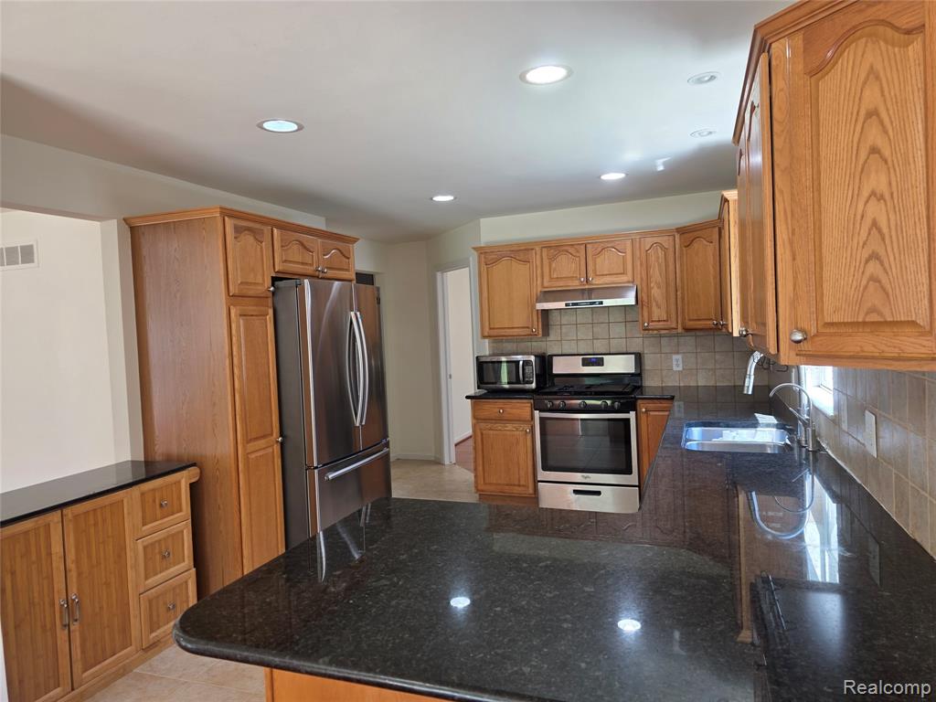 2103 Enterprise Drive, Troy, MI 48083 — Photo 9