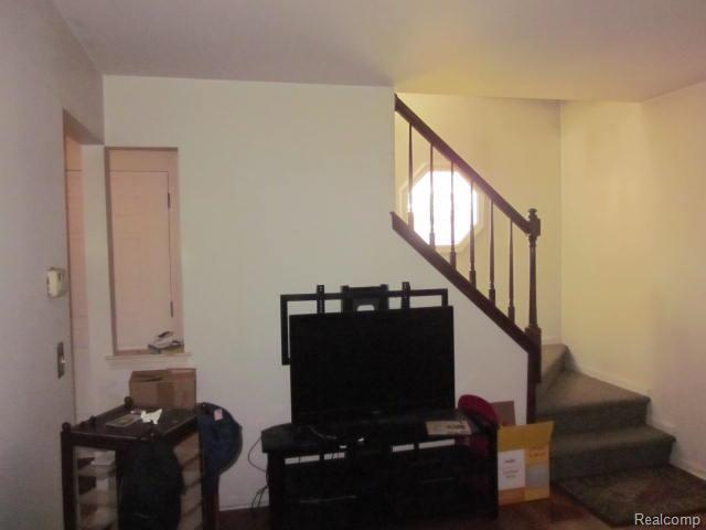 7471 N Kingston Court, Westland, MI — Photo 3