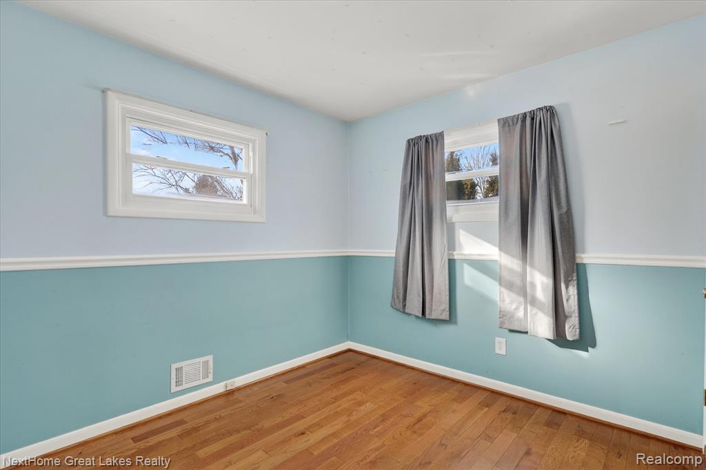 819 Southwood Drive, Fenton, MI 48430 — Photo 19