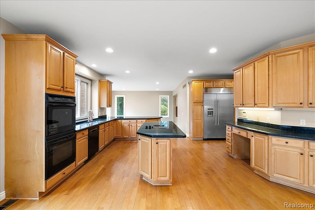 3725 Mountain Laurel Court, Oakland, MI — Photo 11