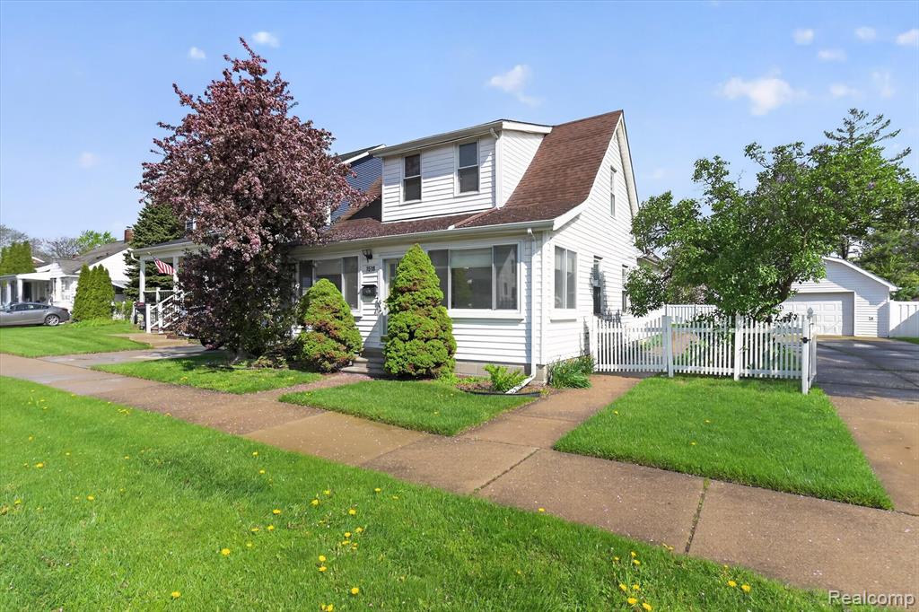 1518 Chestnut Street, Wyandotte, MI 48192 — front exterior