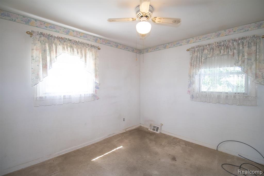 5743 Plainfield Street, Dearborn Heights, MI 48127 — Photo 17