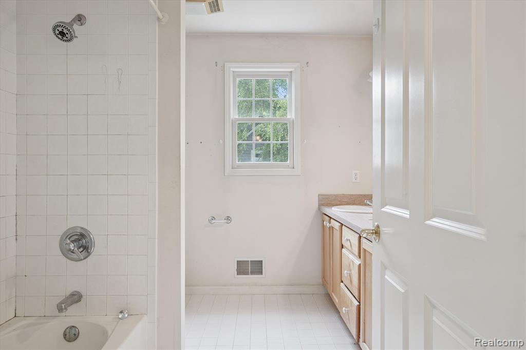1068 Arboretum Court, Saline, MI 48176 — Photo 40