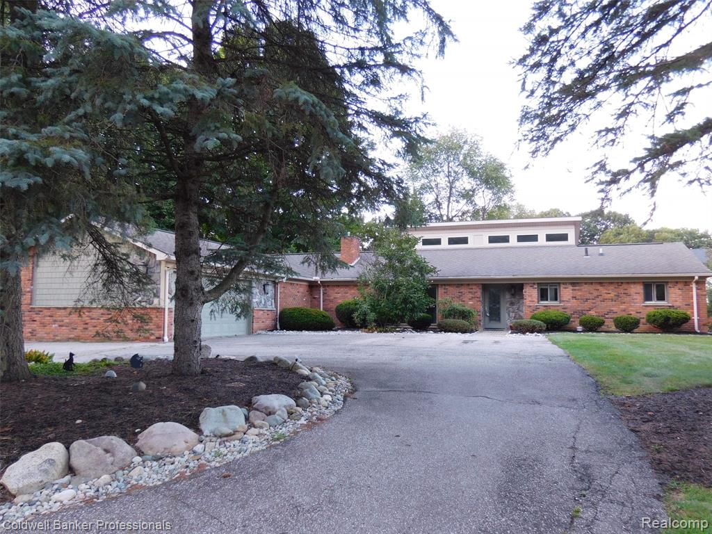 6448 Tutbury, Troy, MI 48098 — front exterior