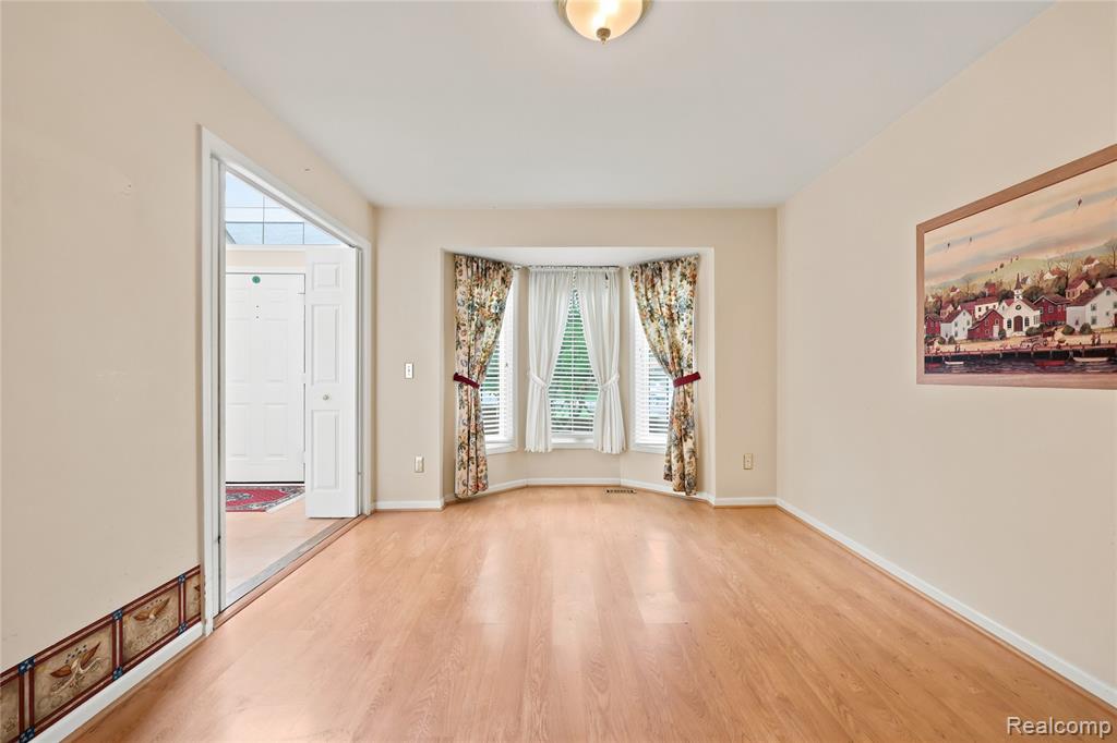 54698 Bellingham Drive, 56, Utica, MI 48316 — Photo 9