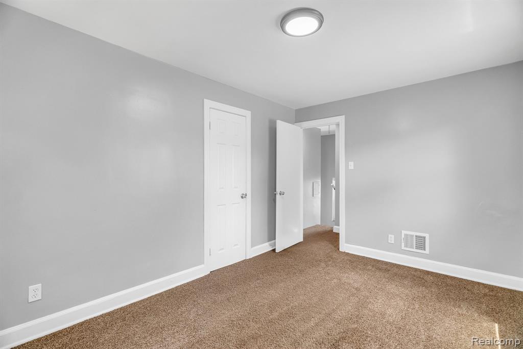 8262 E Outer Drive, Detroit, MI 48213 — Photo 21