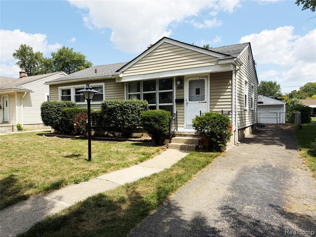 628 N Blair Avenue, Royal Oak, MI 48067
