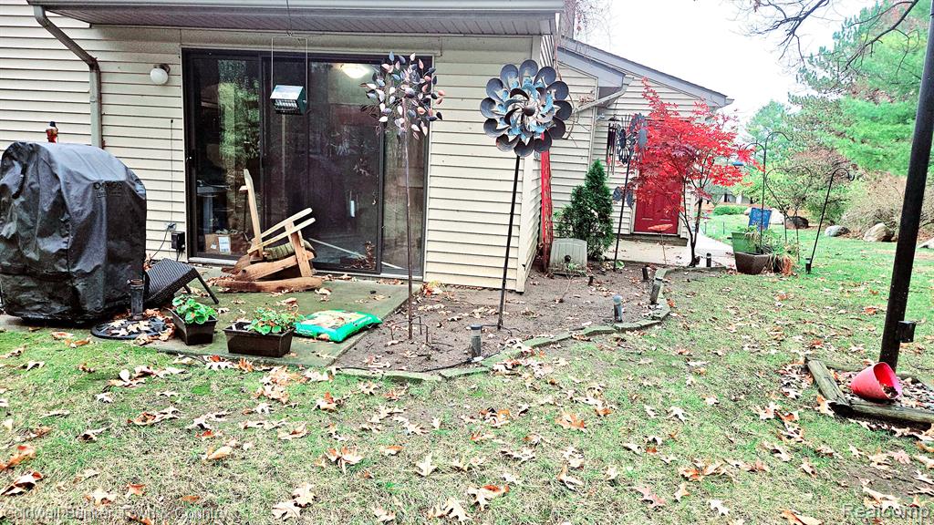 307 SPRING BROOKE Drive, Brighton, MI 48116 — Photo 2