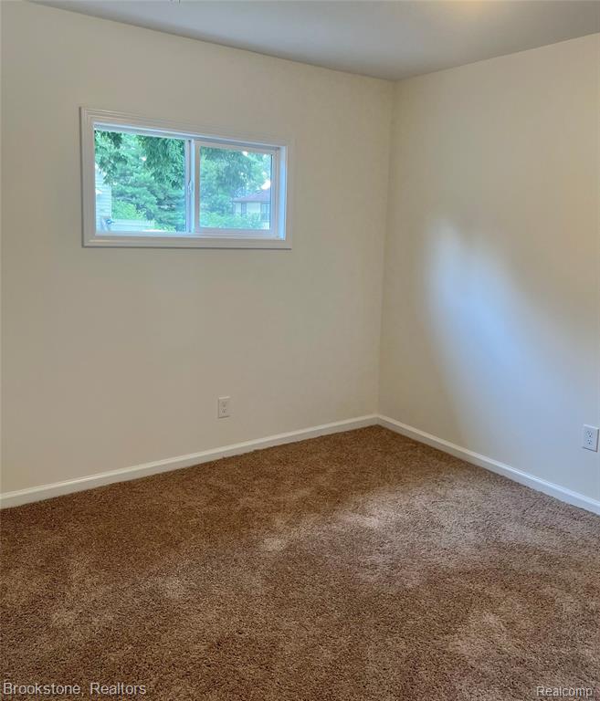 7069 Orchard Avenue, Warren, MI 48091 — Photo 11