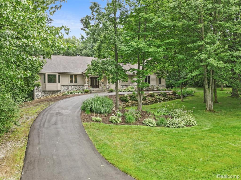 15301 Oak Hollow Drive, Holly, MI 48442 — Photo 56