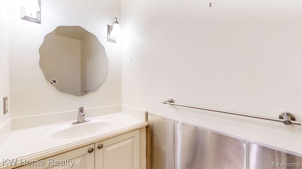 43516 RIVERBEND Boulevard, Clinton Twp, MI 48038 — Photo 20