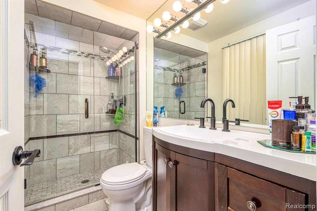 7464 WESTBURY Boulevard, West Bloomfield, MI — Photo 28