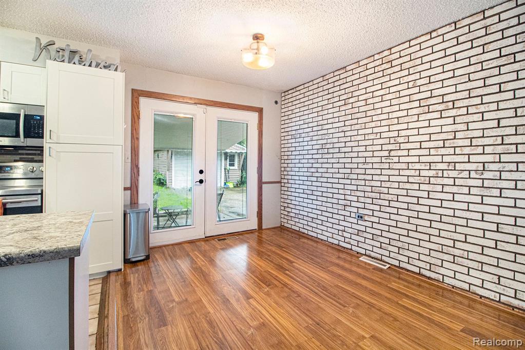 1255 GAULT Drive, Ypsilanti, MI 48198 — Photo 9